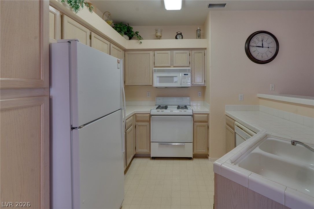 5415 West Harmon Avenue 1081 — photo 5