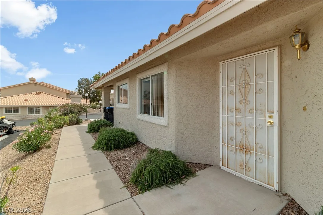 2250 Camel Mesa Drive — photo 3