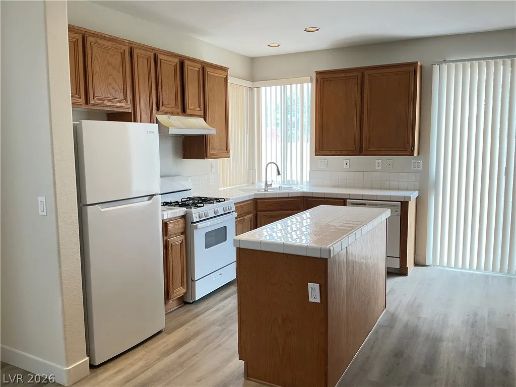 635 LANDVIEW Court 0 — photo 3