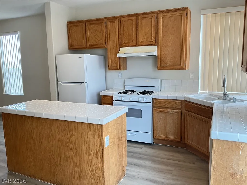 635 LANDVIEW Court 0 — photo 4