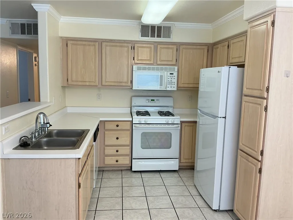 5710 East Tropicana Avenue 1007 — photo 4