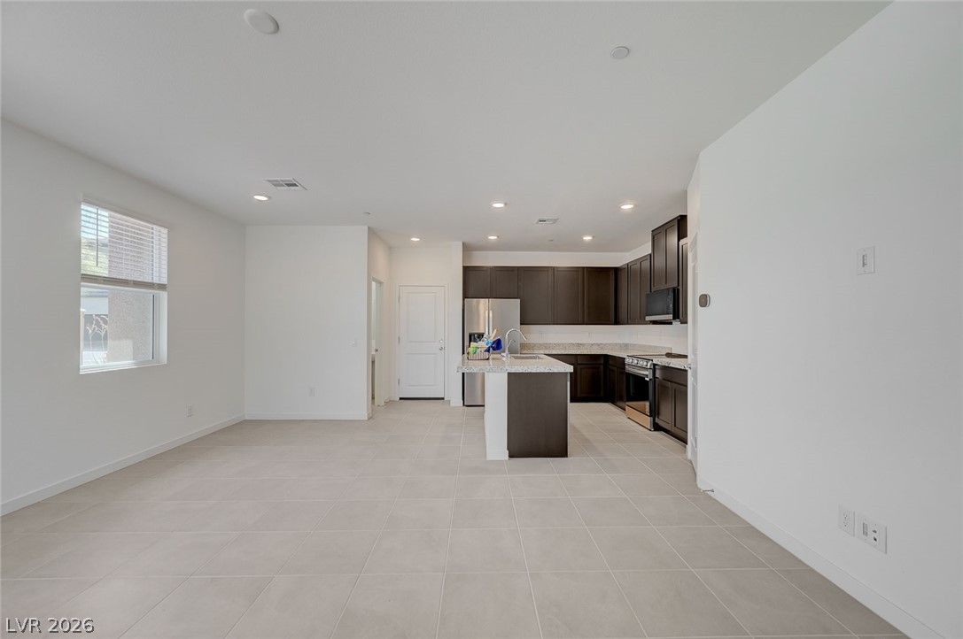 239 Freeport View Place — photo 4 of 15