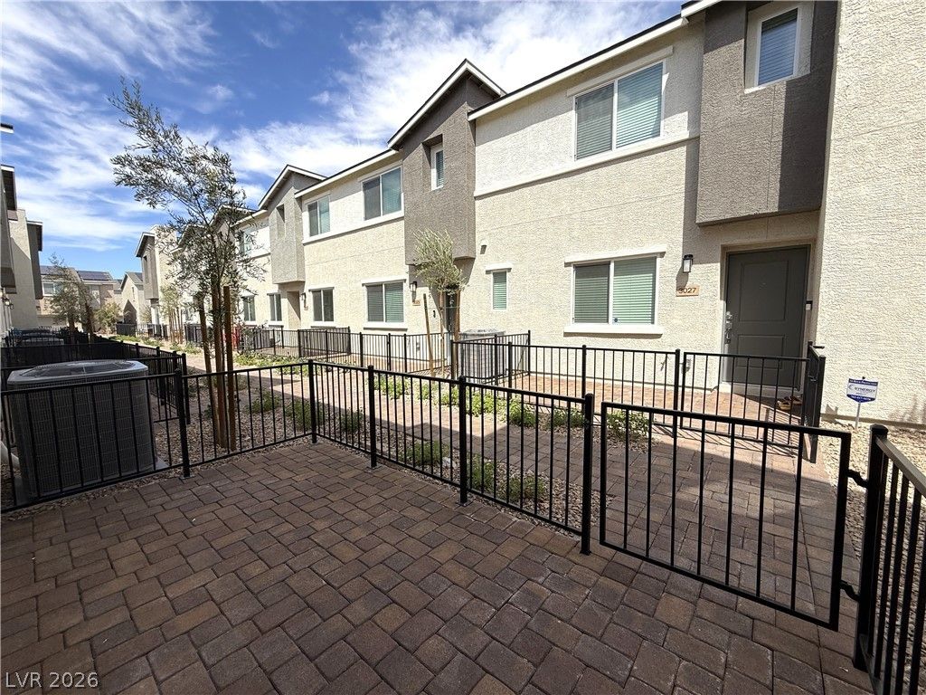 3026 Baltic Green Street — photo 4 of 24