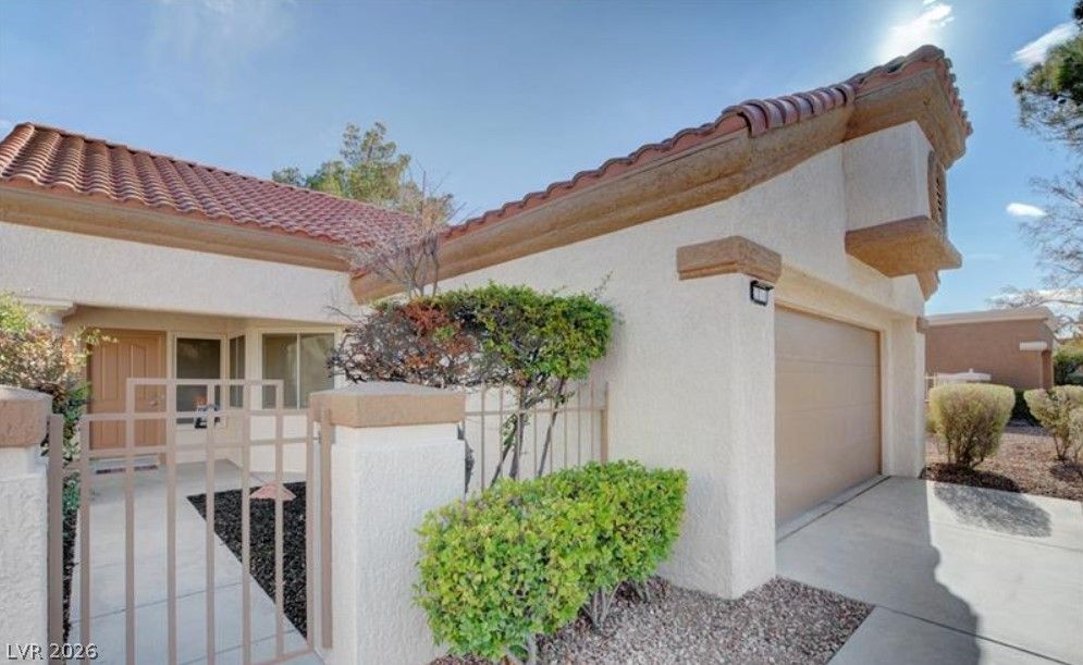 2716 Showcase Drive — photo 4 of 45