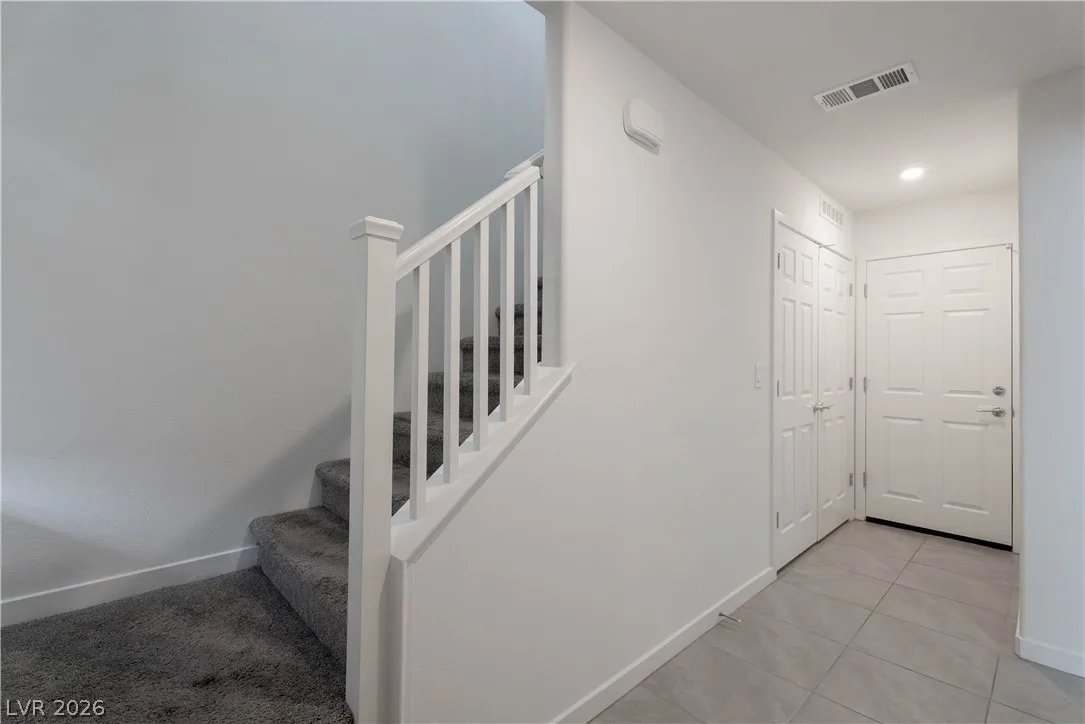 902 Bronzite Street — photo 2