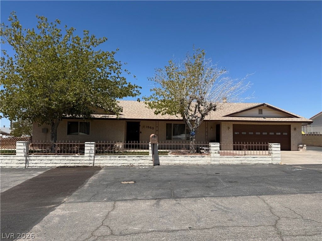 1560 Rocking Horse Drive — photo 2