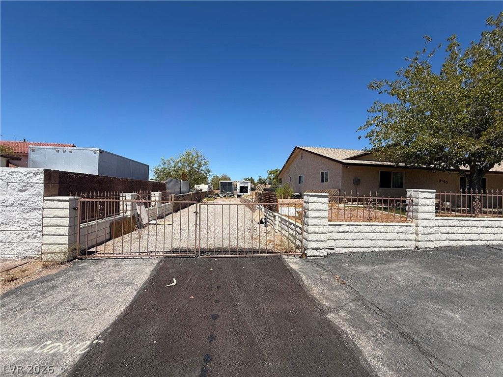1560 Rocking Horse Drive — photo 3