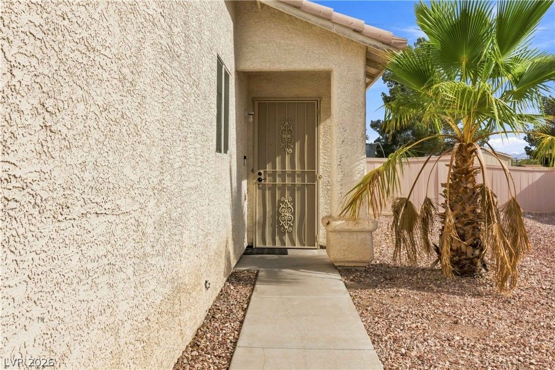 1934 Ona Marie Avenue — photo 4 of 27