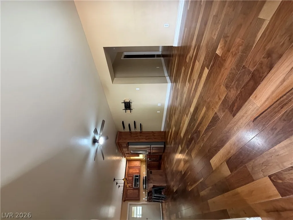 724 Avenue H — photo 2