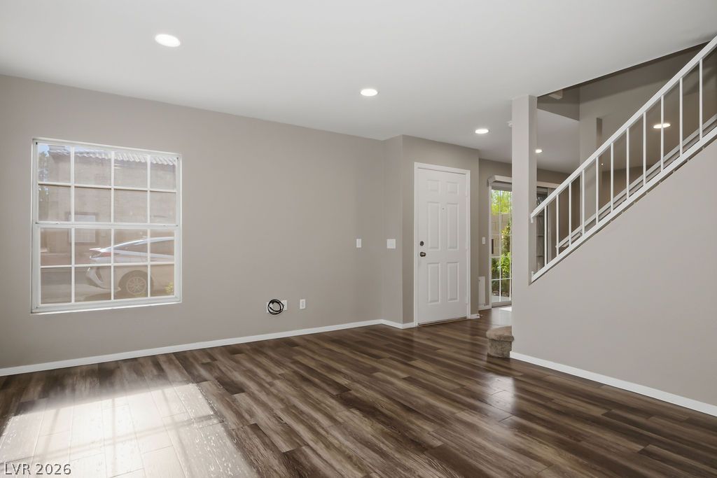 688 Harbor Mist Avenue — photo 2