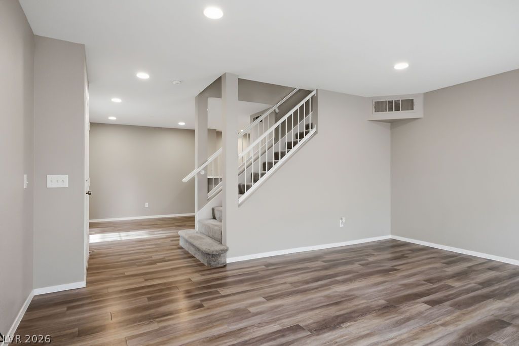 688 Harbor Mist Avenue — photo 4