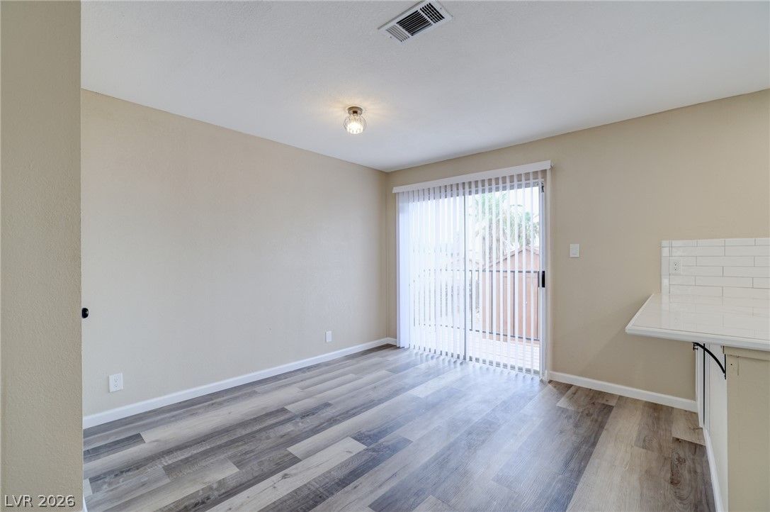 933 Palmhurst Drive — photo 5 of 24
