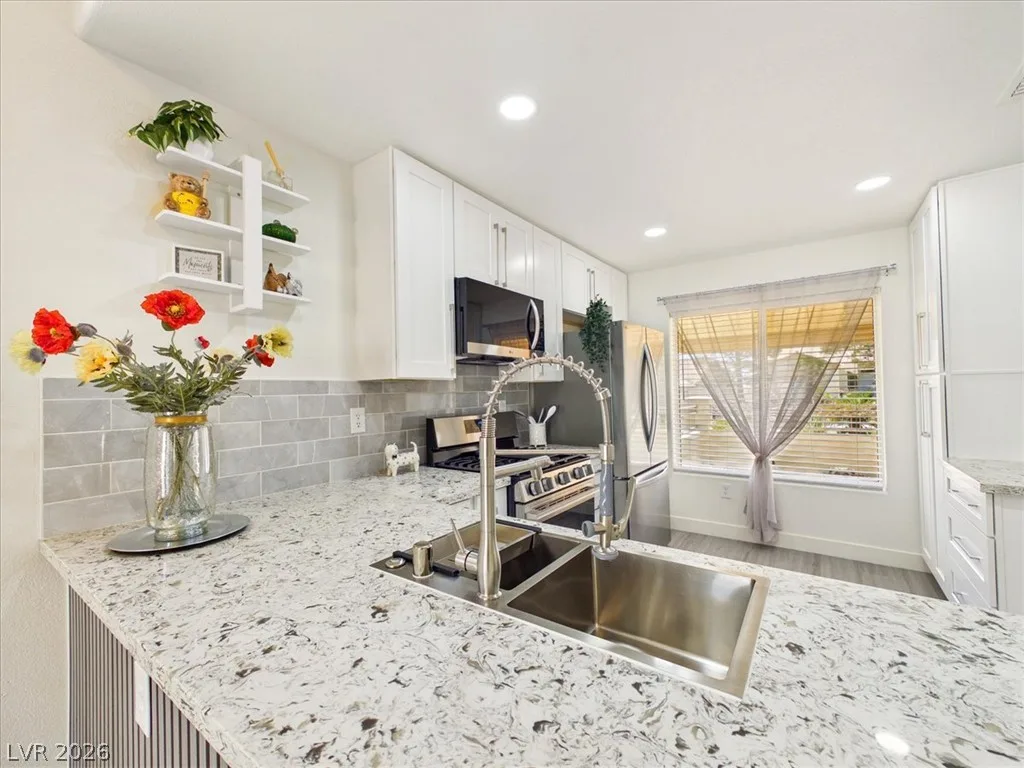 2833 Breakers Creek Drive — photo 4