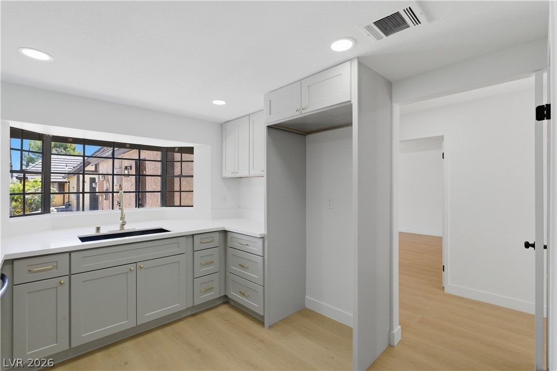 3986 Avebury Place — photo 5