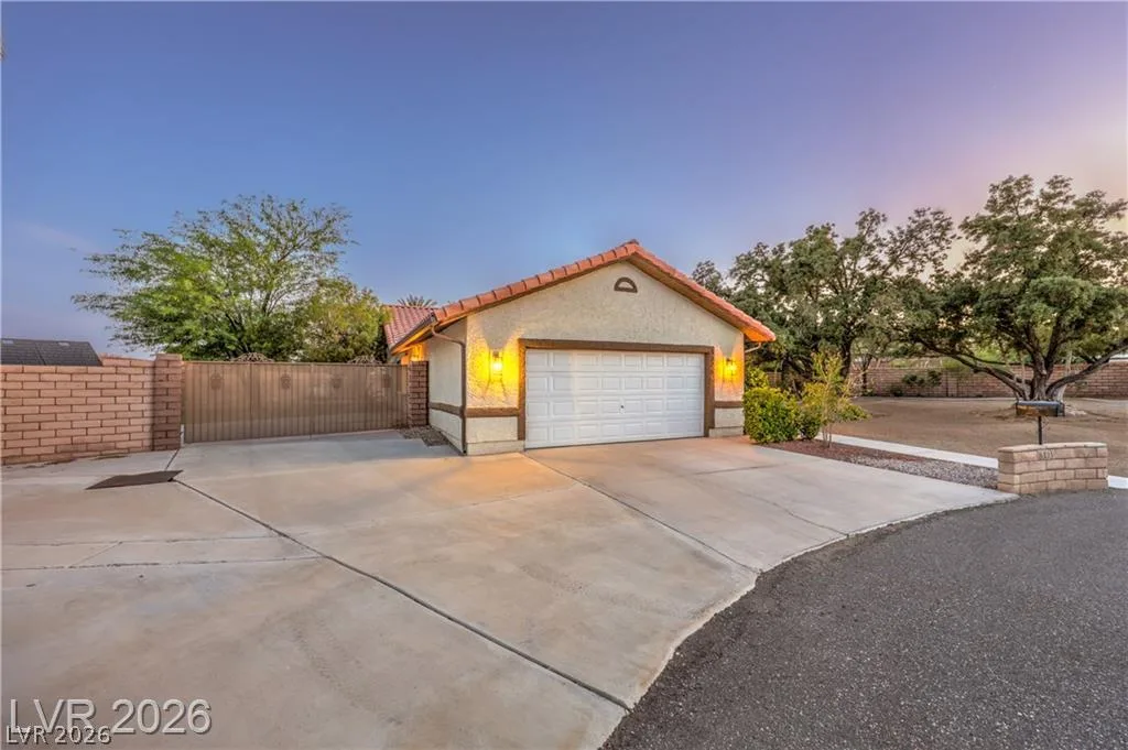 5325 North El Capitan Way — photo 3