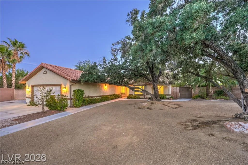 5325 North El Capitan Way — photo 4