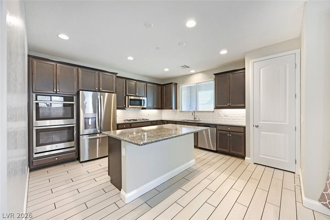 164 Pace Avenue — photo 2 of 21