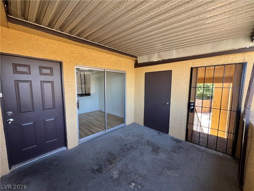 1534 Hialeah Drive D — photo 2 of 23