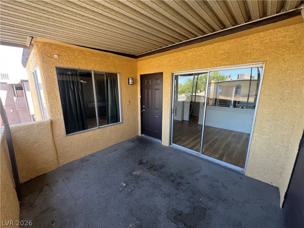 1534 Hialeah Drive D — photo 3 of 23