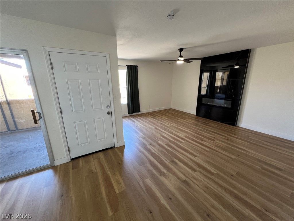 1534 Hialeah Drive D — photo 4 of 23