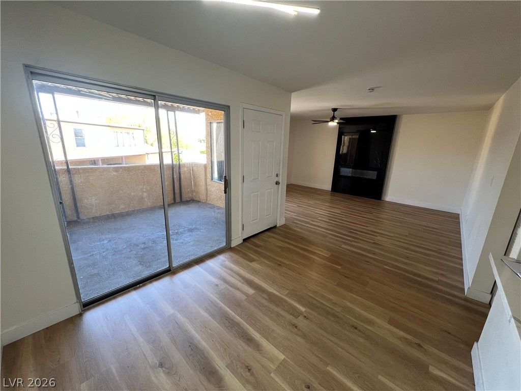 1534 Hialeah Drive D — photo 5 of 23