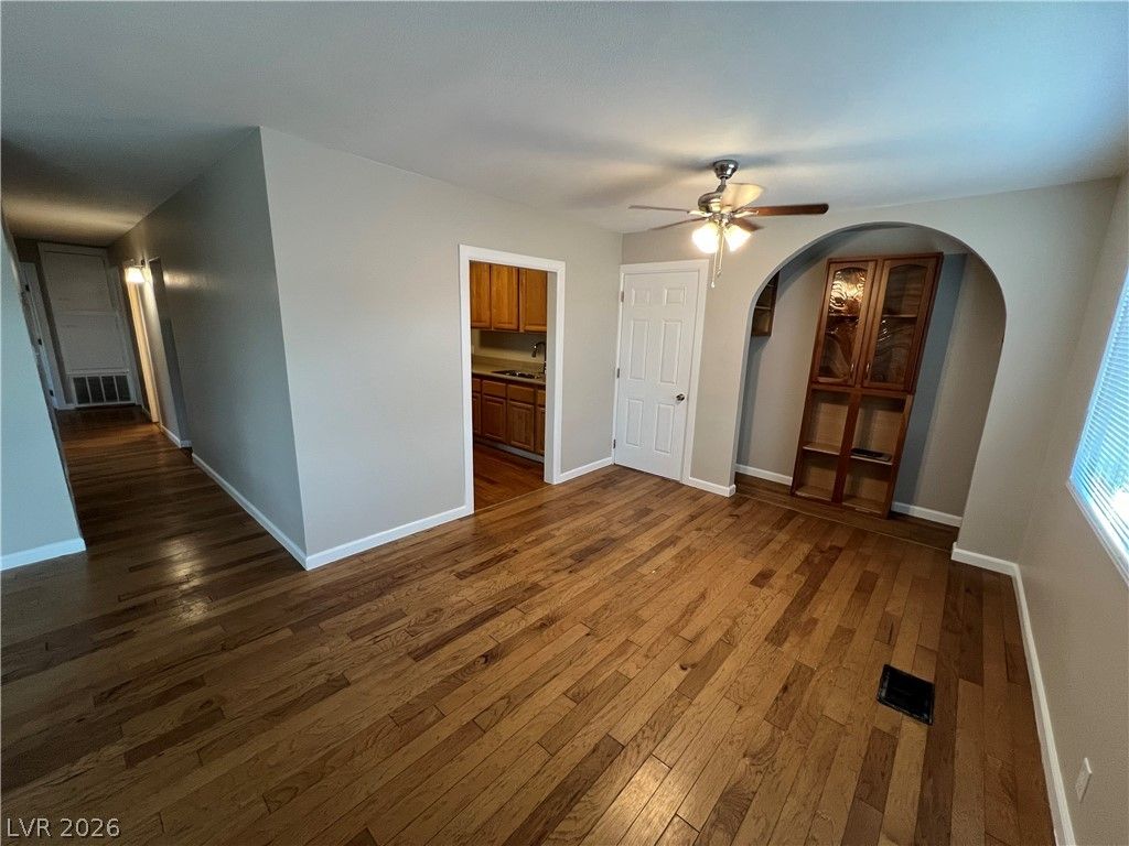 2301 East Brooks Avenue — photo 3