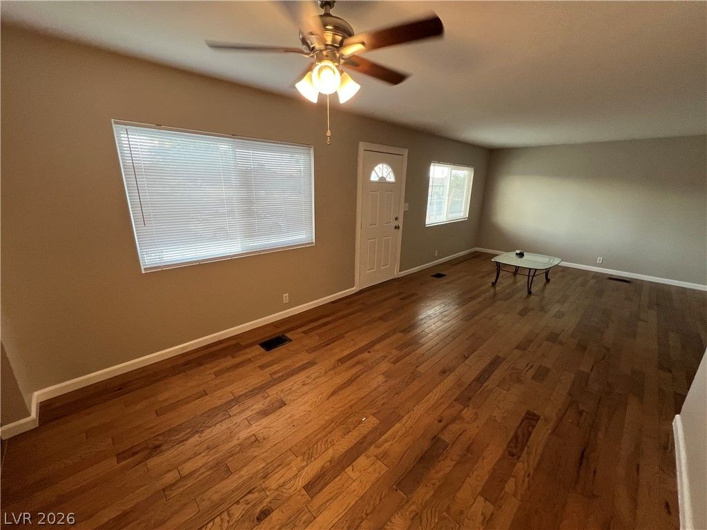 2301 East Brooks Avenue — photo 4