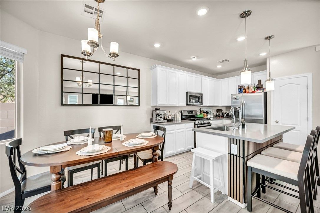 10815 Henesco Bay Street — photo 2