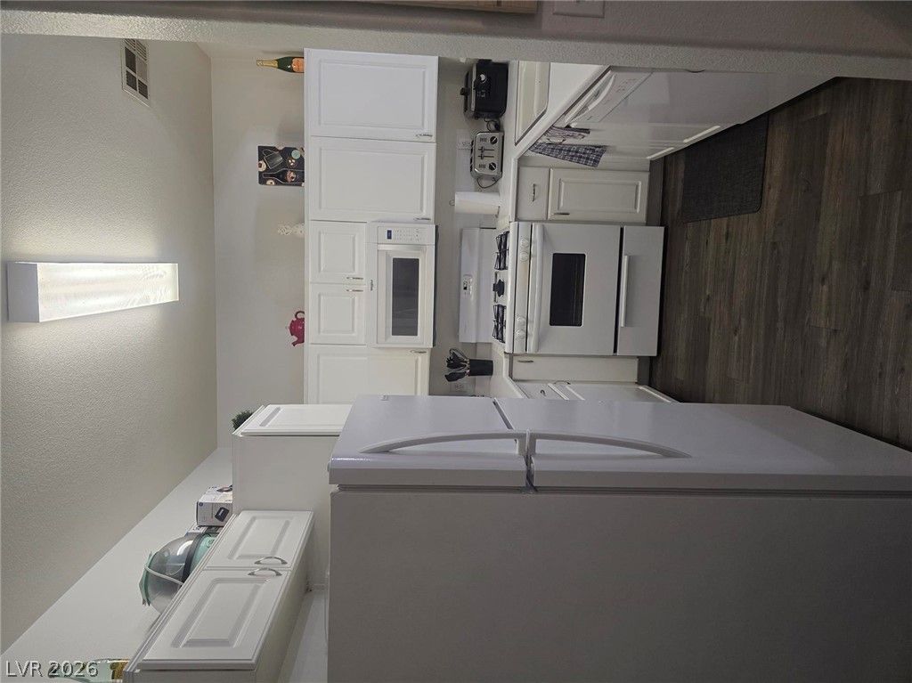 1009 Nevada Sky Street — photo 3 of 4