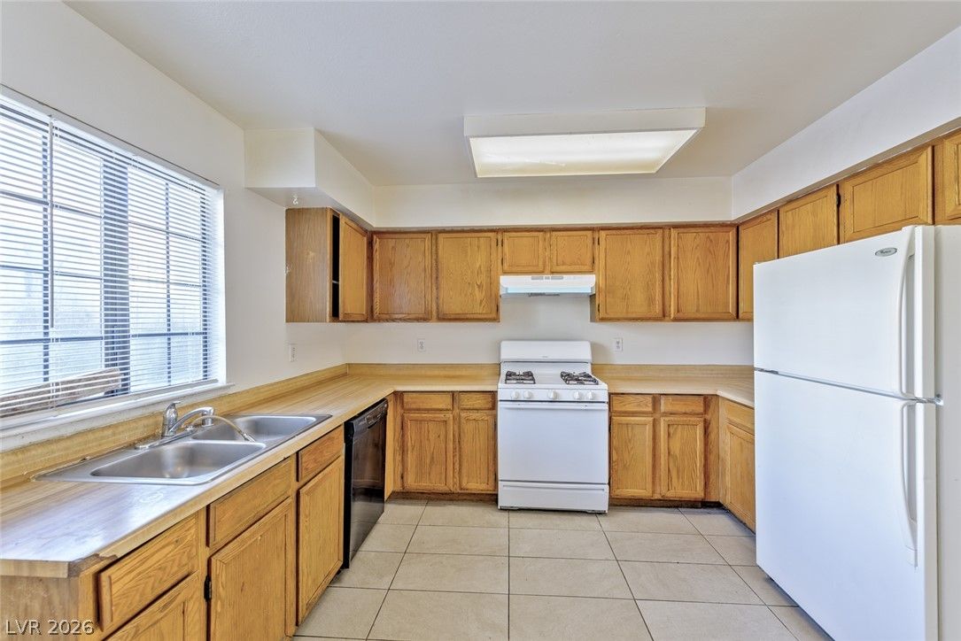 7030 Burcot Avenue K113 — photo 3 of 15