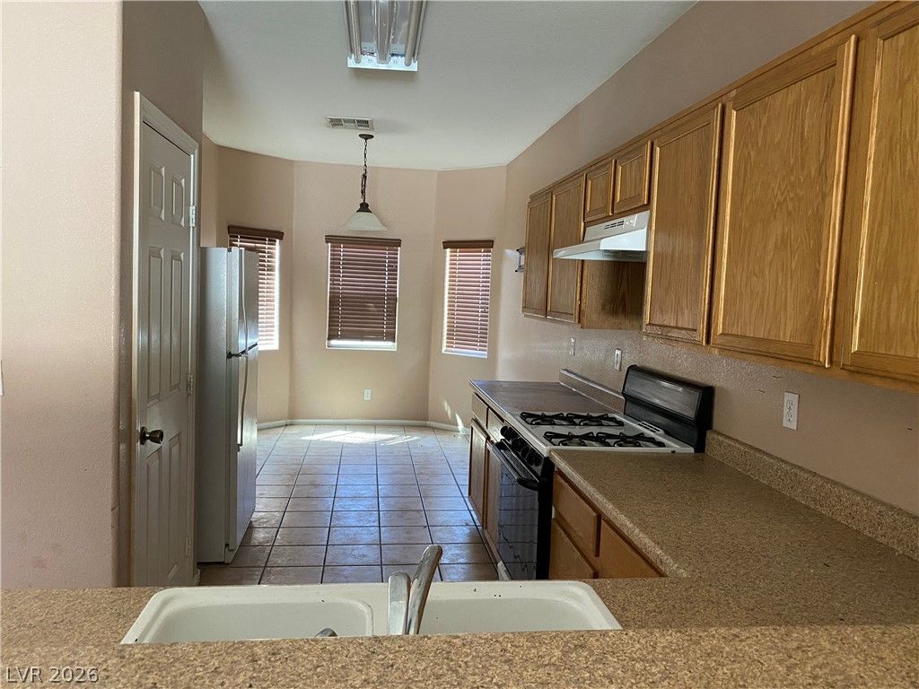 608 Cowboy Cross Avenue — photo 4 of 5