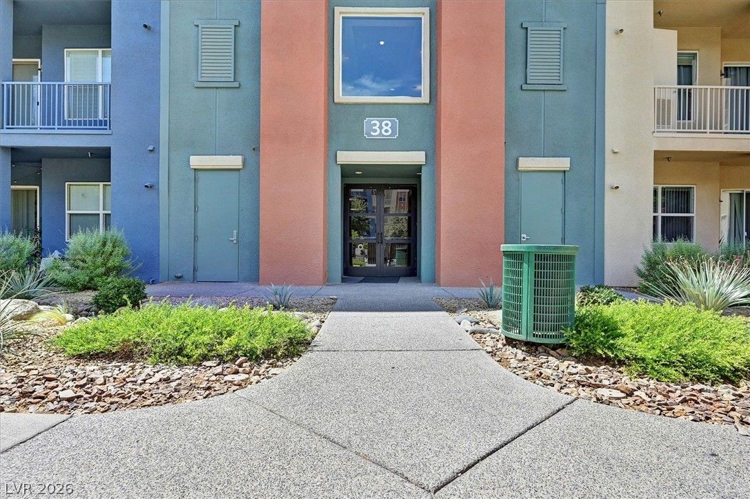 38 East Serene Avenue 304 — photo 4 of 36
