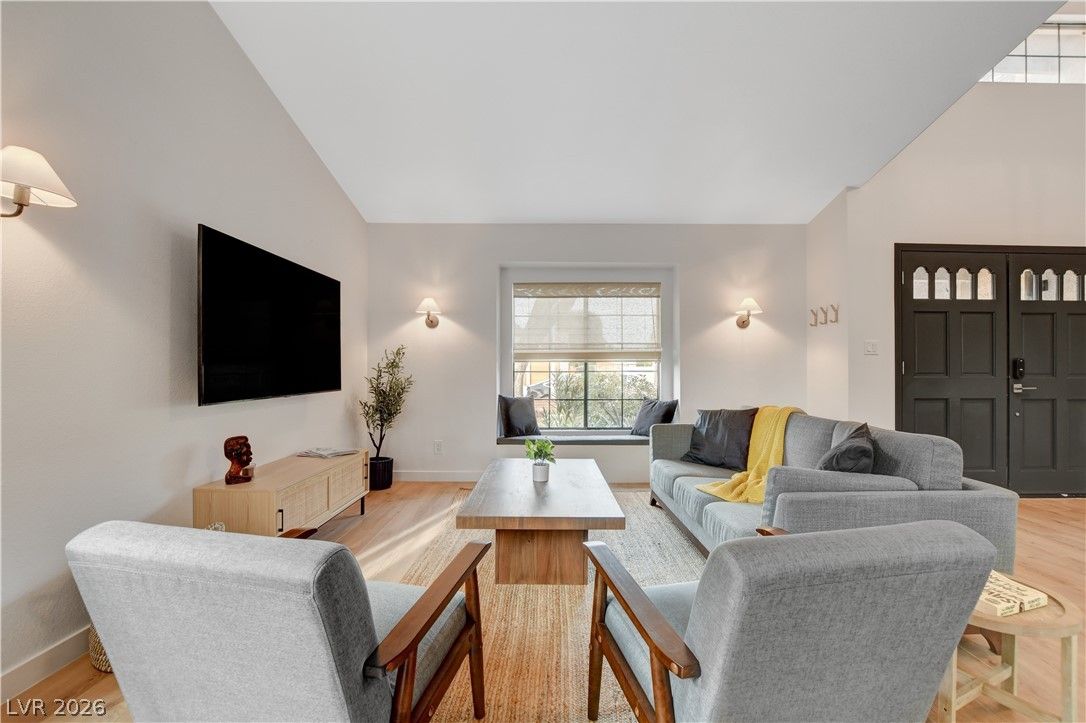 4439 Selleck Lane — photo 4 of 41