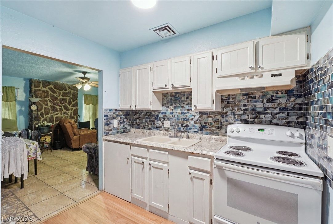 3978 Voxna Street — photo 3