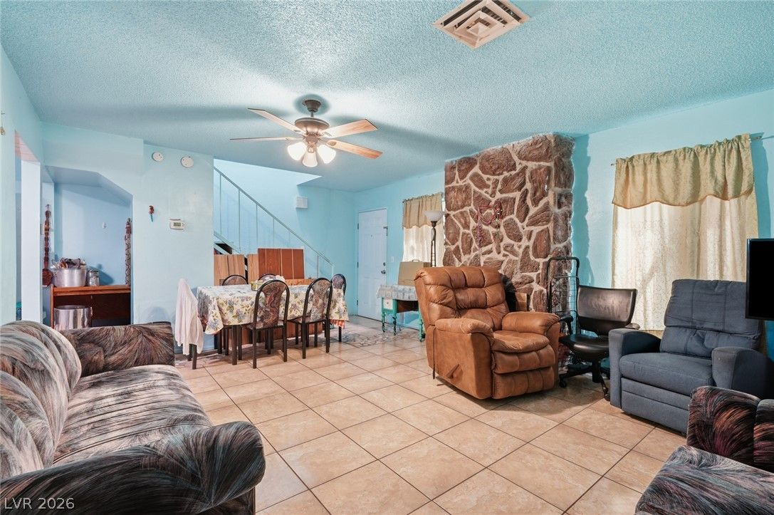 3978 Voxna Street — photo 5