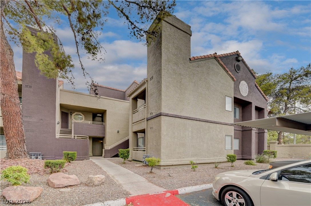 5074 South Rainbow Boulevard 206 — photo 2