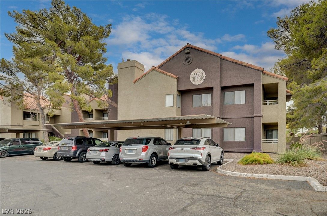 5074 South Rainbow Boulevard 206 — photo 4
