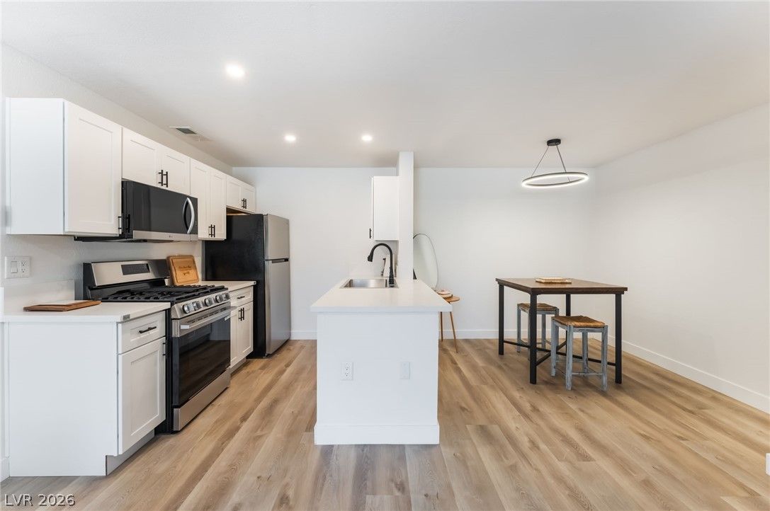 2200 South Fort Apache Road 1013 — photo 2