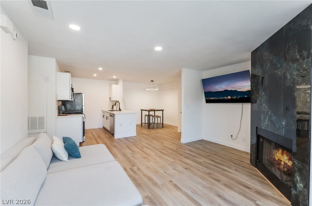 2200 South Fort Apache Road 1013 — photo 4