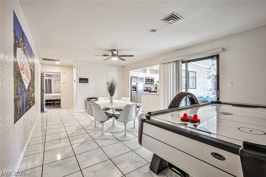 1505 Hialeah Drive — photo 5 of 12