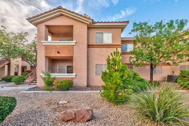 1050 East Cactus Avenue 1081 — photo 2