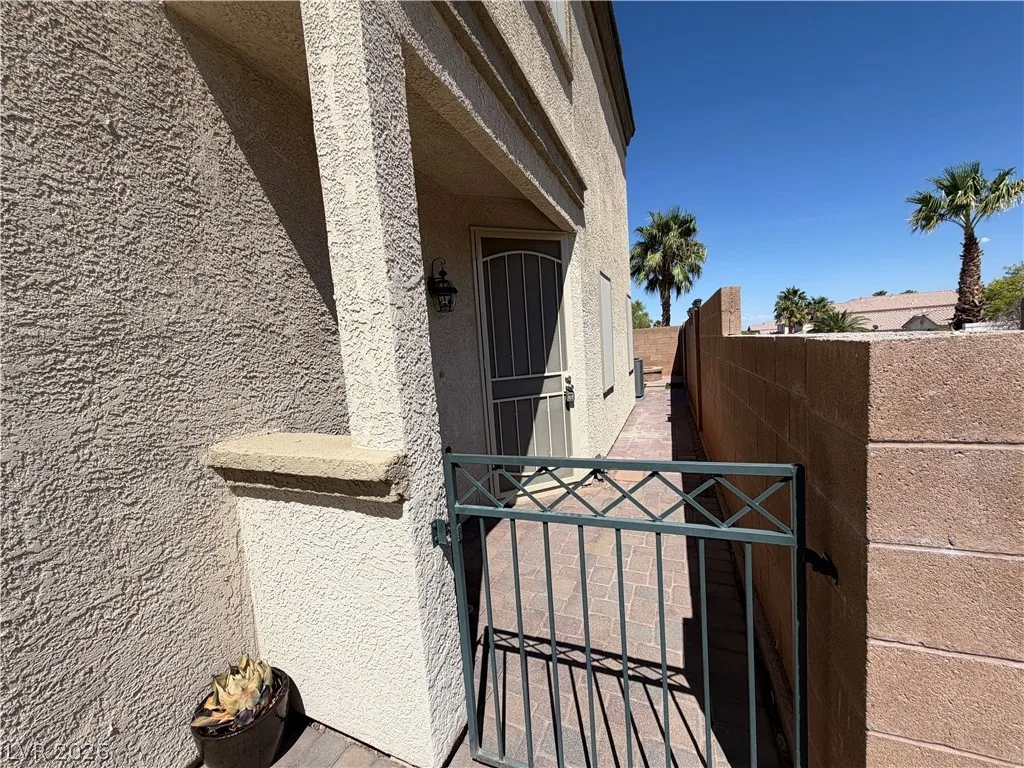 8304 Strawberry Spring Street — photo 4