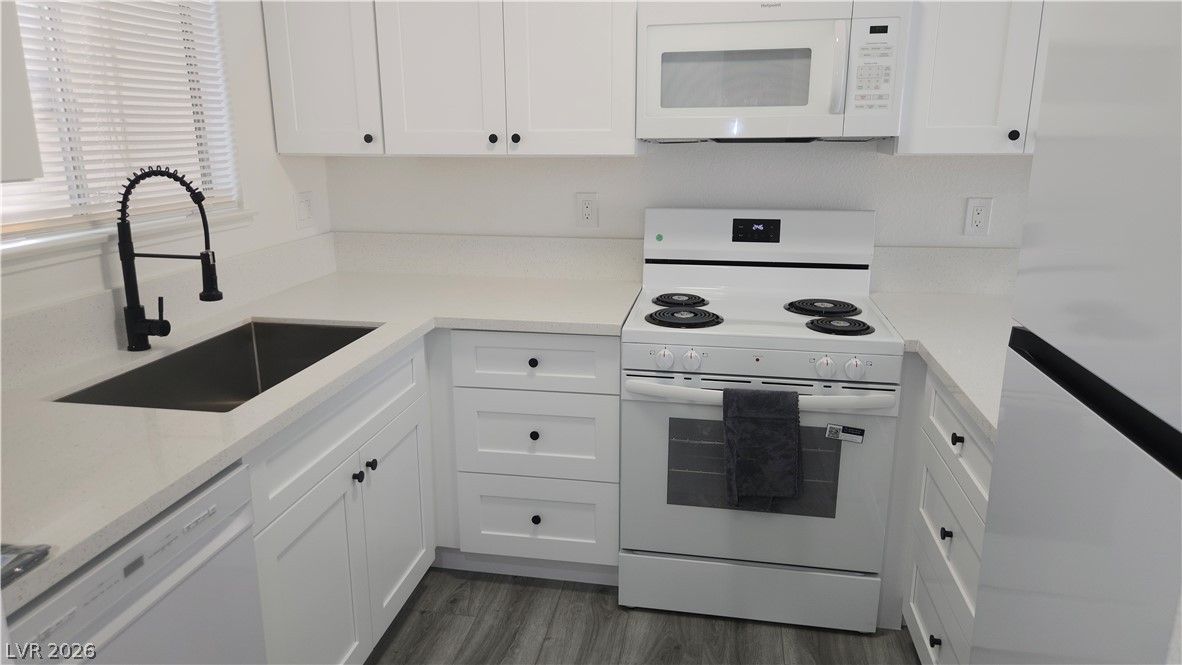 2373 Cardiff Lane B — photo 2