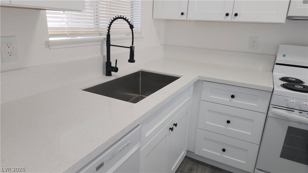 2373 Cardiff Lane B — photo 3