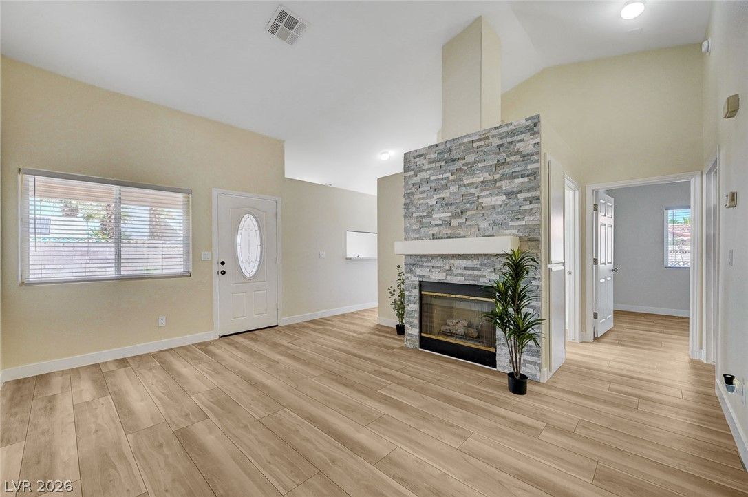 1632 North Torrey Pines Drive 101 — photo 2 of 23