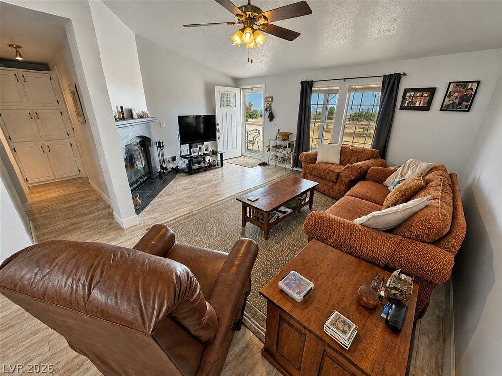 4080 West Prospector Lane — photo 2