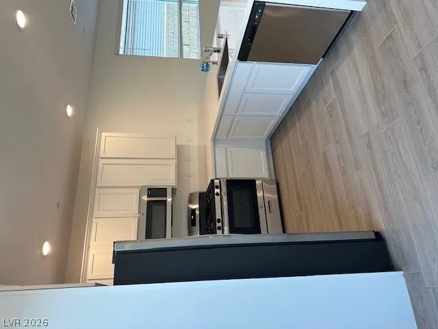 9733 Redwood Cascade Street — photo 3