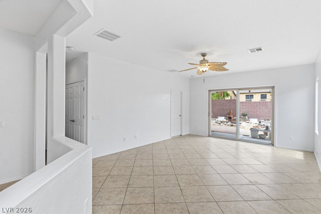 3884 Trotters Ridge Drive — photo 2 of 28