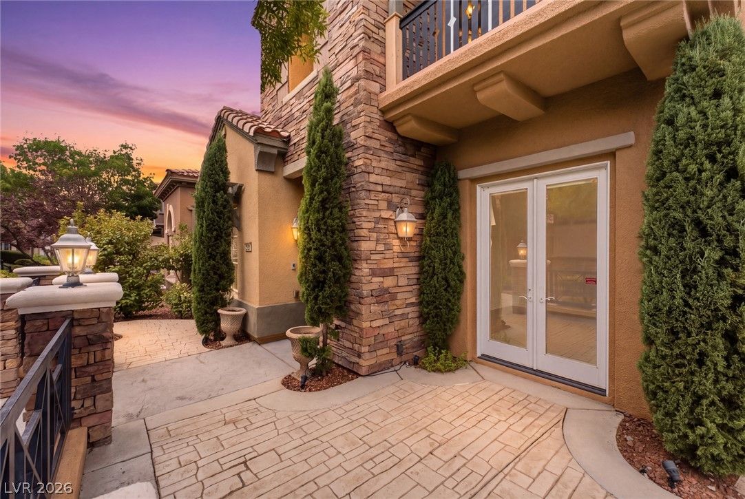 2450 Granada Bluff Court — photo 2
