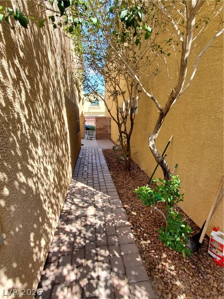 5409 CORAL RIBBON Avenue — photo 3